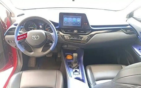 Toyota C-HR I рестайлинг, 2021 год, 1 800 155 рублей, 10 фотография