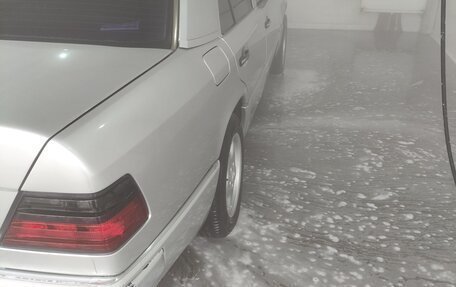 Mercedes-Benz E-Класс, 1993 год, 560 000 рублей, 8 фотография