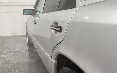 Mercedes-Benz E-Класс, 1993 год, 560 000 рублей, 2 фотография