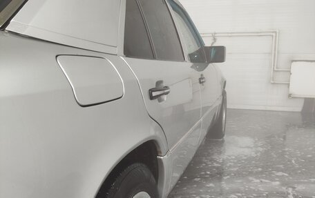 Mercedes-Benz E-Класс, 1993 год, 560 000 рублей, 4 фотография