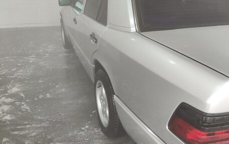 Mercedes-Benz E-Класс, 1993 год, 560 000 рублей, 9 фотография