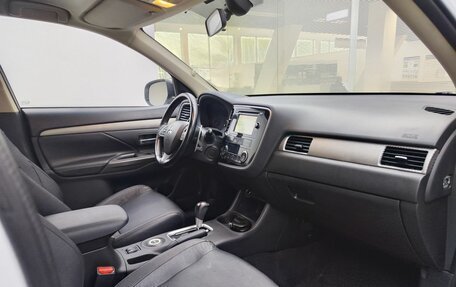 Mitsubishi Outlander III рестайлинг 3, 2014 год, 1 449 000 рублей, 13 фотография