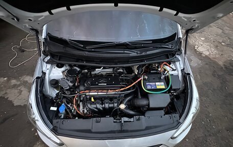 Hyundai Solaris II рестайлинг, 2012 год, 800 000 рублей, 6 фотография