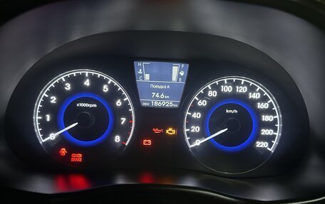 Hyundai Solaris II рестайлинг, 2012 год, 800 000 рублей, 8 фотография