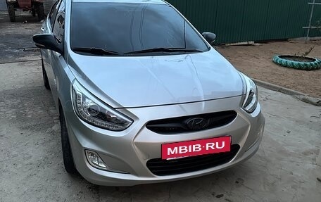 Hyundai Solaris II рестайлинг, 2012 год, 800 000 рублей, 5 фотография