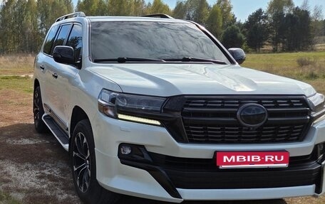 Toyota Land Cruiser 200, 2018 год, 7 000 000 рублей, 4 фотография