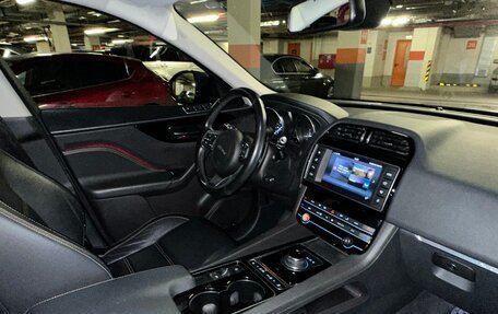 Jaguar F-Pace, 2017 год, 2 935 000 рублей, 33 фотография