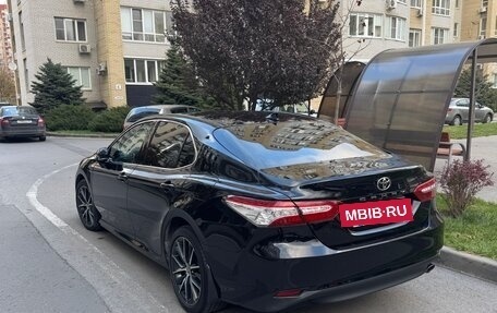 Toyota Camry, 2021 год, 3 550 000 рублей, 2 фотография