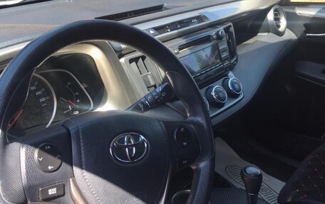 Toyota RAV4, 2015 год, 1 750 000 рублей, 10 фотография