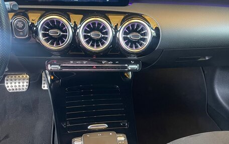 Mercedes-Benz A-Класс, 2021 год, 3 000 000 рублей, 10 фотография