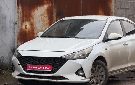 Hyundai Solaris II рестайлинг, 2017 год, 640 000 рублей, 1 фотография