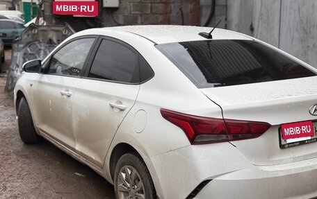 Hyundai Solaris II рестайлинг, 2017 год, 640 000 рублей, 2 фотография