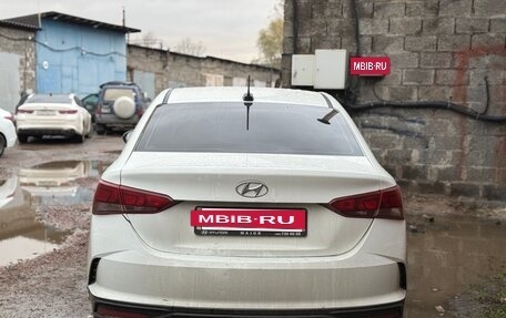 Hyundai Solaris II рестайлинг, 2017 год, 640 000 рублей, 3 фотография