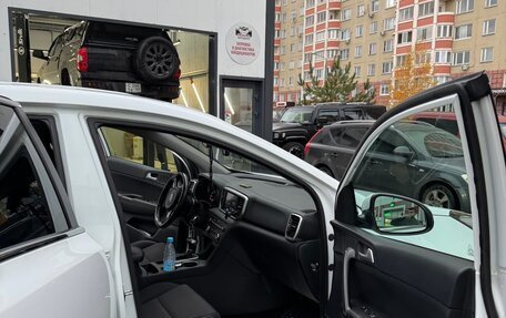 KIA Sportage IV рестайлинг, 2020 год, 1 990 000 рублей, 9 фотография