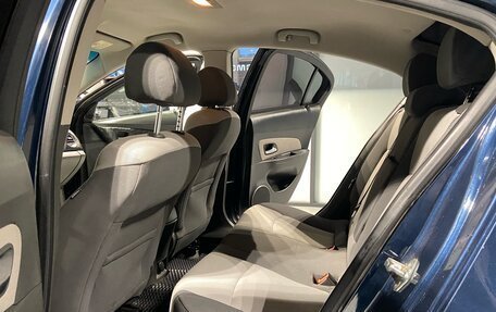 Chevrolet Cruze II, 2010 год, 715 000 рублей, 13 фотография