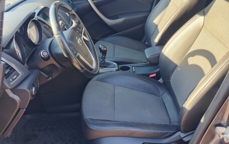 Opel Astra J, 2011 год, 835 000 рублей, 3 фотография