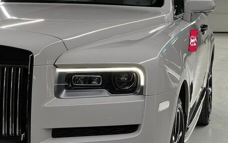 Rolls-Royce Cullinan, 2021 год, 40 000 000 рублей, 3 фотография