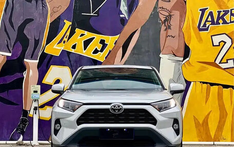 Toyota RAV4, 2022 год, 2 120 999 рублей, 2 фотография