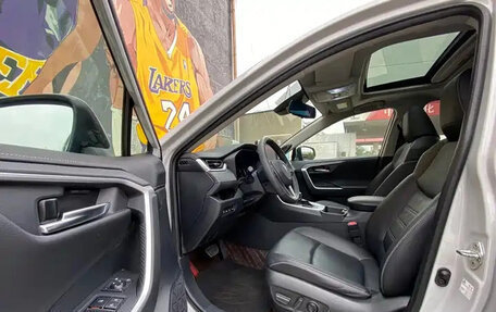 Toyota RAV4, 2022 год, 2 120 999 рублей, 8 фотография