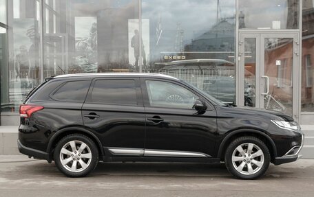 Mitsubishi Outlander III рестайлинг 3, 2015 год, 1 995 000 рублей, 4 фотография