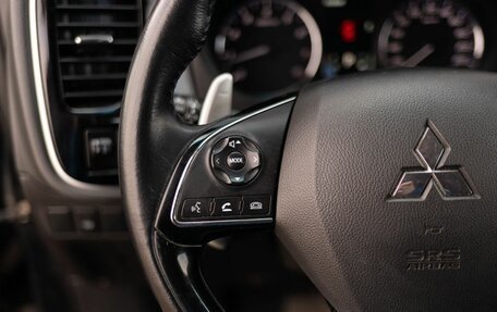 Mitsubishi Outlander III рестайлинг 3, 2015 год, 1 995 000 рублей, 12 фотография