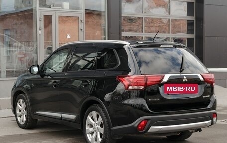 Mitsubishi Outlander III рестайлинг 3, 2015 год, 1 995 000 рублей, 7 фотография