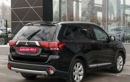 Mitsubishi Outlander III рестайлинг 3, 2015 год, 1 995 000 рублей, 5 фотография