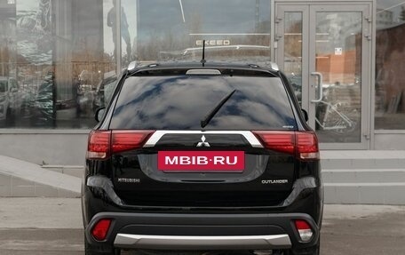 Mitsubishi Outlander III рестайлинг 3, 2015 год, 1 995 000 рублей, 6 фотография