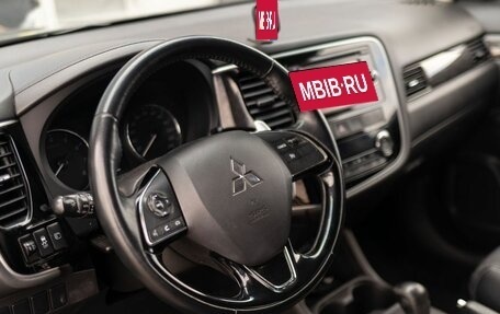 Mitsubishi Outlander III рестайлинг 3, 2015 год, 1 995 000 рублей, 11 фотография