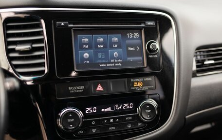 Mitsubishi Outlander III рестайлинг 3, 2015 год, 1 995 000 рублей, 14 фотография