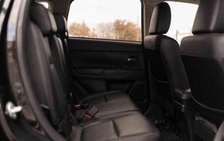 Mitsubishi Outlander III рестайлинг 3, 2015 год, 1 995 000 рублей, 19 фотография