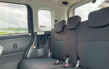 Toyota Roomy I, 2022 год, 1 000 000 рублей, 16 фотография