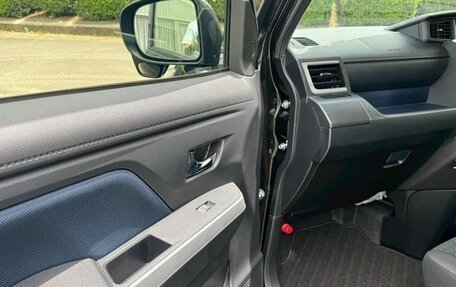 Toyota Roomy I, 2022 год, 1 000 000 рублей, 24 фотография