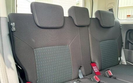 Toyota Roomy I, 2022 год, 1 000 000 рублей, 40 фотография