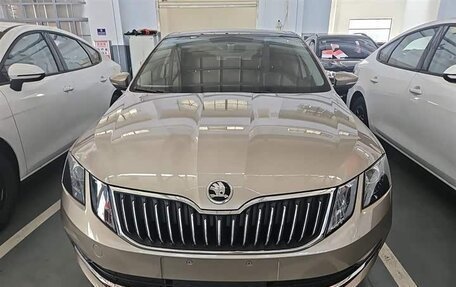 Skoda Octavia, 2021 год, 1 600 000 рублей, 11 фотография