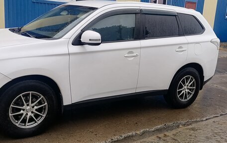 Mitsubishi Outlander III рестайлинг 3, 2012 год, 1 200 000 рублей, 2 фотография