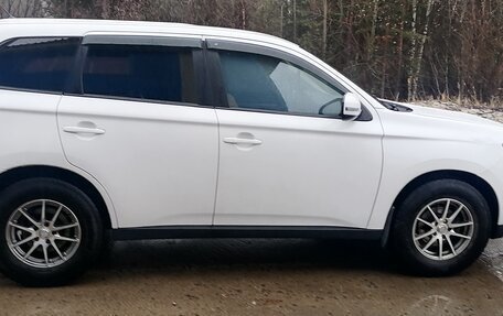 Mitsubishi Outlander III рестайлинг 3, 2012 год, 1 200 000 рублей, 7 фотография