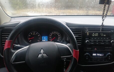 Mitsubishi Outlander III рестайлинг 3, 2012 год, 1 200 000 рублей, 10 фотография