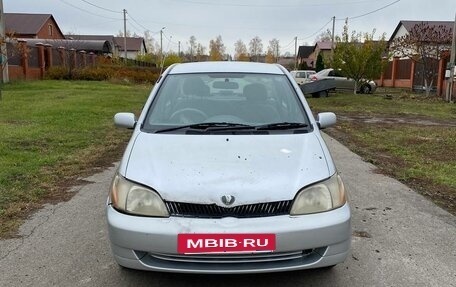 Toyota Platz, 2001 год, 203 000 рублей, 2 фотография