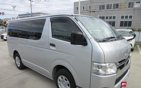 Toyota HiAce H200, 2022 год, 3 200 000 рублей, 1 фотография