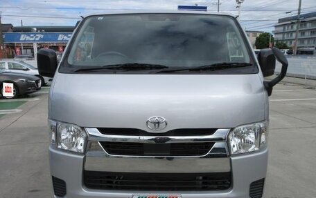 Toyota HiAce H200, 2022 год, 3 200 000 рублей, 3 фотография
