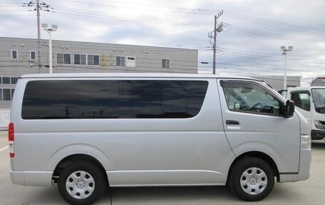 Toyota HiAce H200, 2022 год, 3 200 000 рублей, 7 фотография