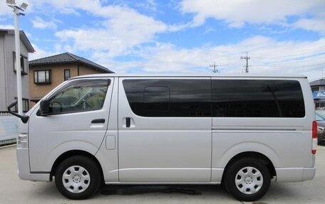Toyota HiAce H200, 2022 год, 3 200 000 рублей, 8 фотография