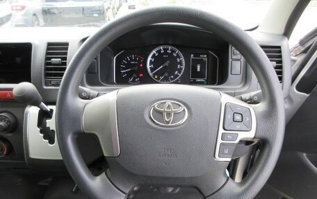 Toyota HiAce H200, 2022 год, 3 200 000 рублей, 13 фотография