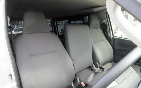 Toyota HiAce H200, 2022 год, 3 200 000 рублей, 28 фотография