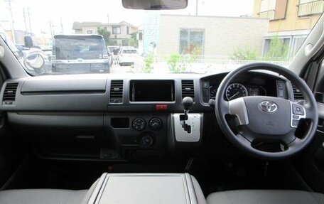 Toyota HiAce H200, 2022 год, 3 200 000 рублей, 29 фотография