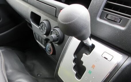 Toyota HiAce H200, 2022 год, 3 200 000 рублей, 25 фотография