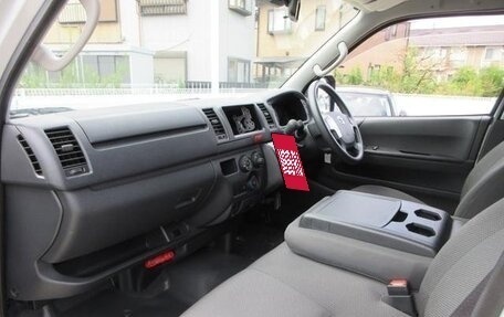 Toyota HiAce H200, 2022 год, 3 200 000 рублей, 34 фотография