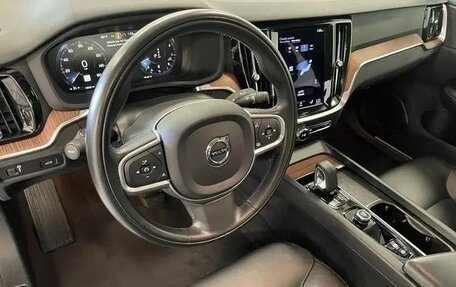 Volvo S60 III, 2022 год, 3 100 000 рублей, 10 фотография