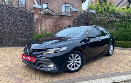 Toyota Camry, 2021 год, 2 600 000 рублей, 1 фотография
